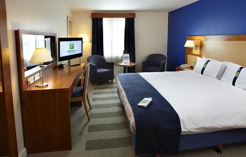 Holiday Inn Bristol Airport Park Stay And Go www.bristolparking.com